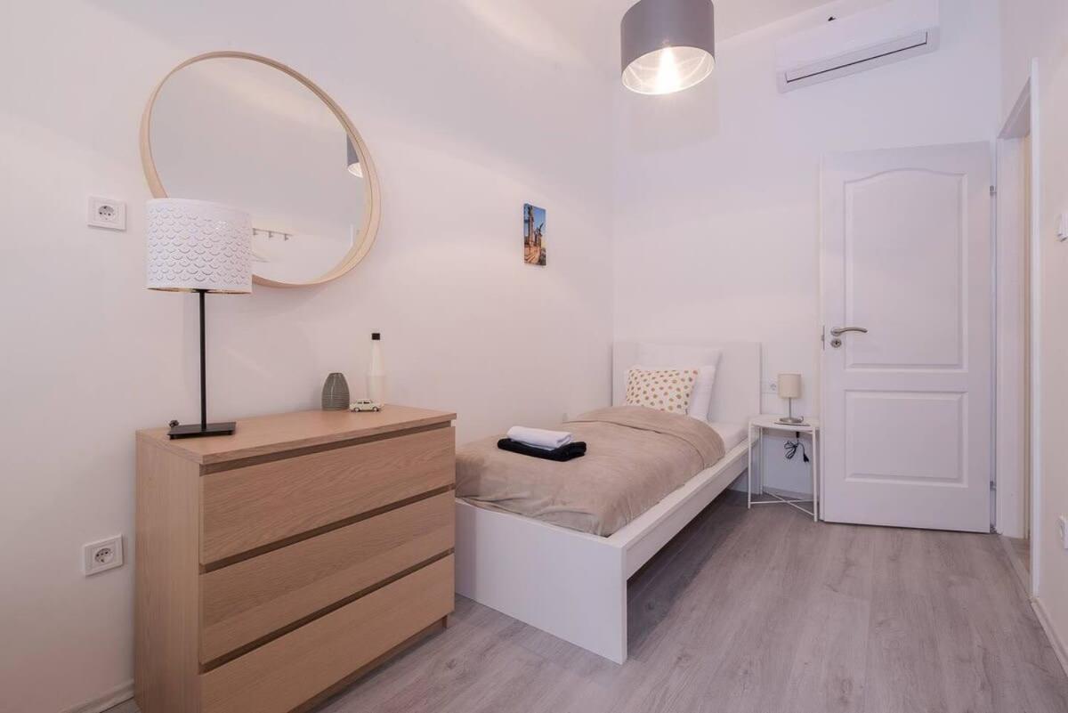 Central Brand New And Modern Apartment Budapest Exterior photo